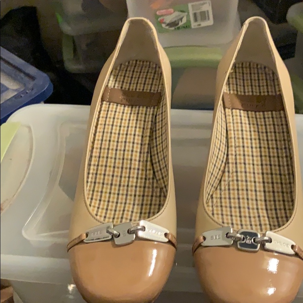 Beige shoe